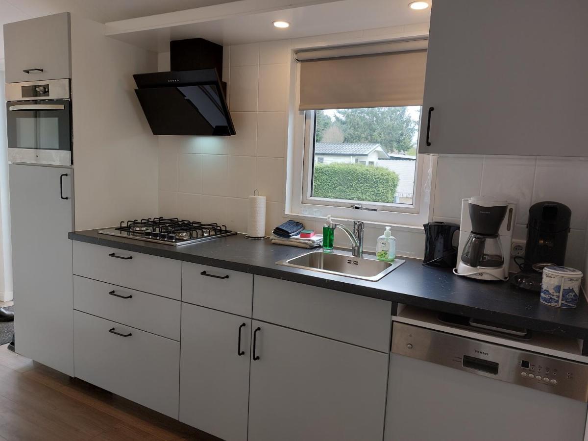 Modern En Chic Chalet Tot 4 Personen Op De Veluwe Recreatiepark De Oude Driest Putten Luaran gambar